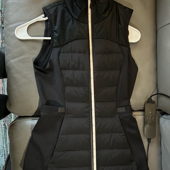 Down For It All Lululemon black women’s vest size 2. - Picture 6 of 7